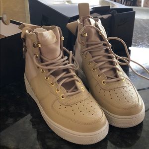 Woman’s High Top air force 1